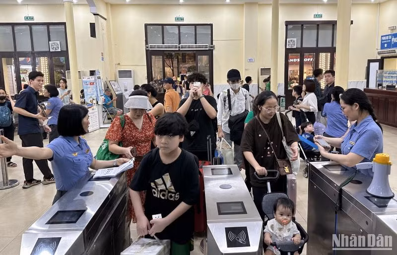 Tổng công ty Đường sắt Việt Nam công bố số điện thoại “đường dây nóng” về an toàn giao thông đường sắt nhằm kịp thời tiếp nhận và xử lý các thông tin về sự cố, tai nạn giao thông đường sắt.