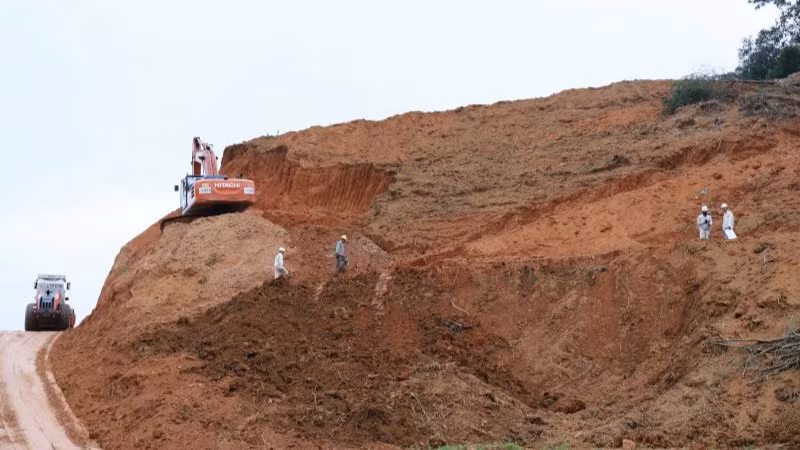 Đến thời điểm này, tỉnh Lạng Sơn đã bàn giao 448 ha (tương đương 76,35% diện tích mặt bằng) phục vụ thi công dự án đường cao tốc Hữu Nghị-Chi Lăng.