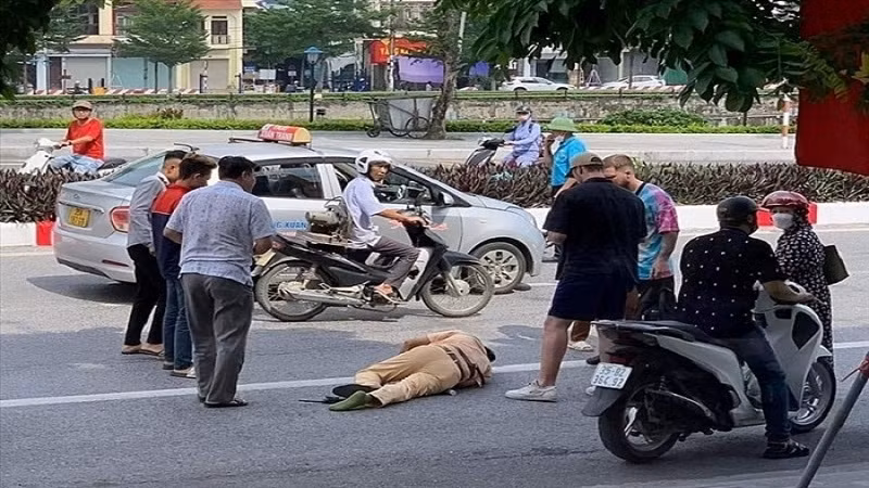 Một vụ việc chiến sĩ cảnh sát giao thông bị thương trong khi làm nhiệm vụ.