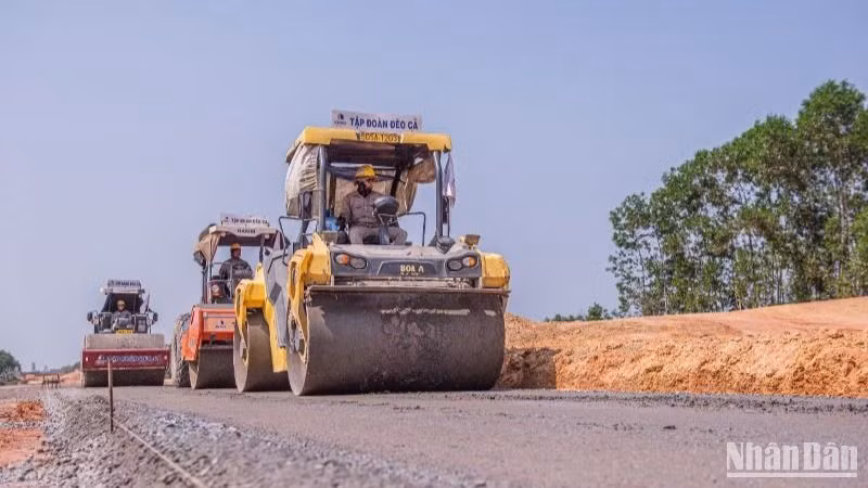 Dự kiến cuối năm 2025, dự án Quảng Ngãi-Hoài Nhơn sẽ thông toàn tuyến, rút ngắn tiến độ 7 tháng so với hợp đồng xây dựng.