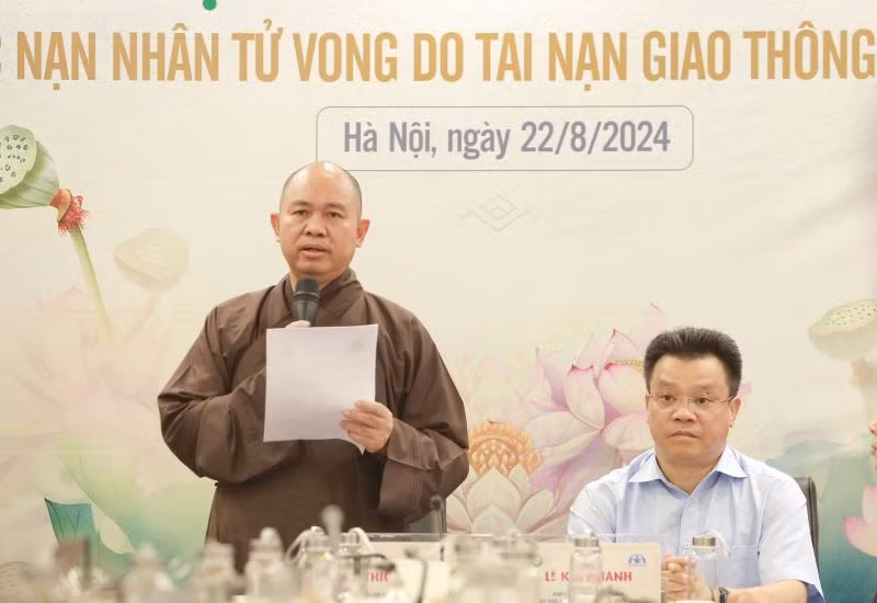 Thượng tọa Thích Đức Thiện, Phó Chủ tịch, Tổng Thư ký Hội đồng Trị sự Giáo hội Phật giáo Việt Nam phát biểu.