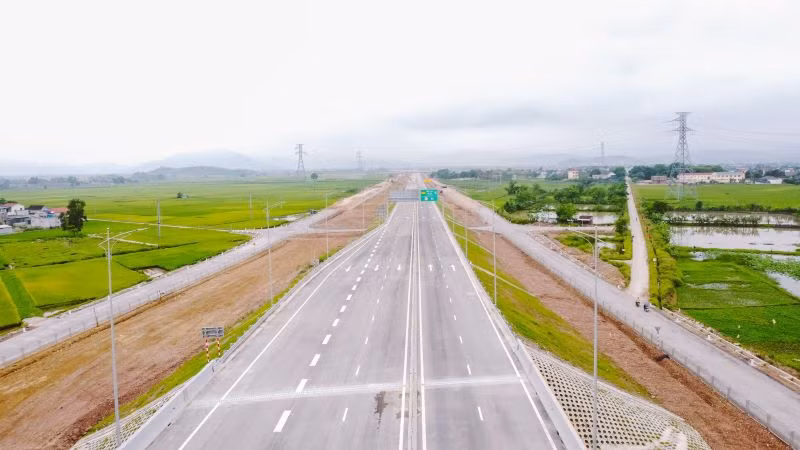 Tuyến cao tốc Diễn Châu-Bãi Vọt là một trong 3 dự án thành phần trên tuyến bắc-nam phía đông giai đoạn 2017-2020 được đầu tư theo phương thức đối tác công-tư (PPP); tổng vốn đầu tư 11.157 tỷ đồng.