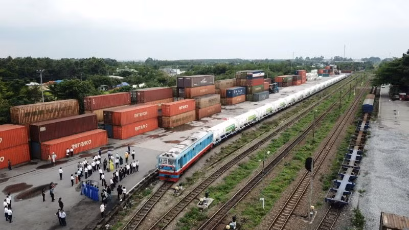 Chuyến tàu chở khí LNG đầu tiên.