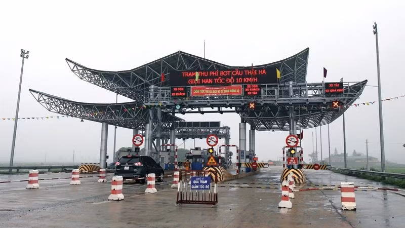 Dự án BOT cầu Thái Hà (ảnh) là dự án đã được nhà đầu tư, ngân hàng tín dụng chia sẻ giảm tỷ suất lợi nhuận vốn chủ sở hữu, lãi suất vốn vay bảo đảm hiệu quả tài chính và điều chỉnh phương án trả nợ phù hợp với doanh thu thực tế của dự án.