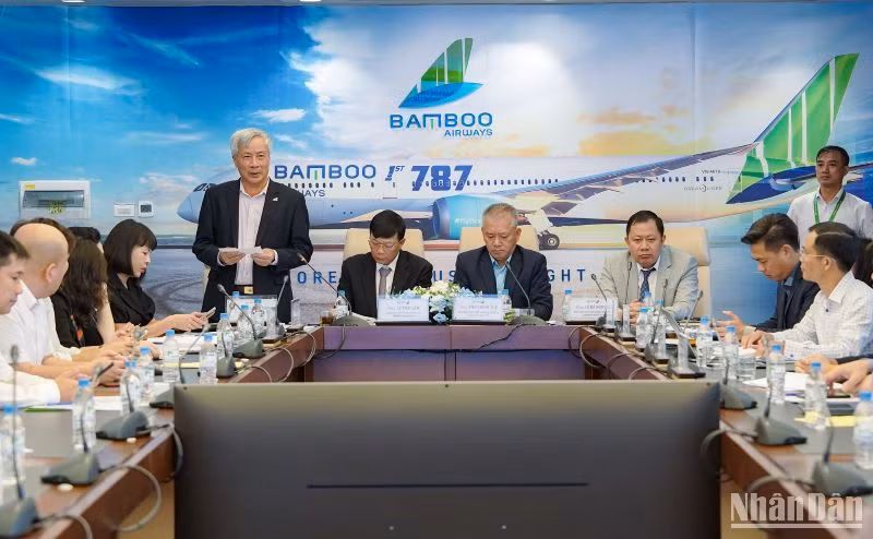Bamboo Airways đã và đang quyết liệt đẩy mạnh tiến trình tái cấu trúc toàn diện để nâng cao hiệu quả hoạt động, cũng như lựa chọn cổ đông chiến lược. Bamboo Airways đã và đang quyết liệt đẩy mạnh tiến trình tái cấu trúc toàn diện để nâng cao hiệu quả hoạt động, cũng như lựa chọn cổ đông chiến lược.