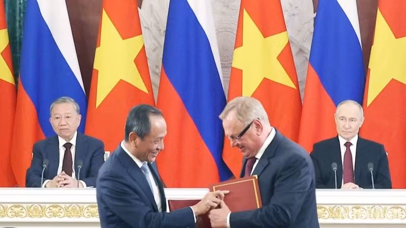 Hãng hàng không Vietnam Airlines và Ngân hàng Ngoại thương Nga (VTB) chính thức ký Biên bản ghi nhớ về tăng cường hợp tác.