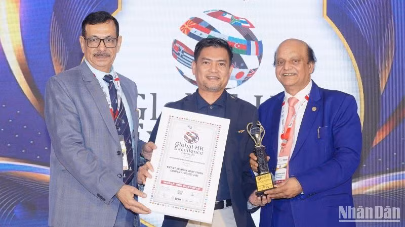 Hãng hàng không Vietjet vừa được vinh danh với ba giải thưởng nhân sự quốc tế tại Đại hội Phát triển Nguồn nhân lực Thế giới lần thứ 33 diễn ra tại thành phố Mumbai, Ấn Độ.