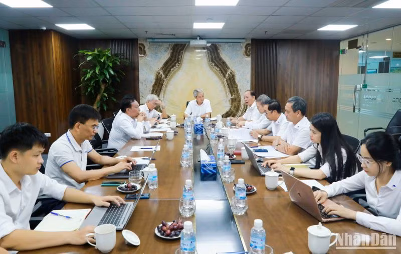 Một cuộc họp của Hội đồng cố vấn Tập đoàn Đèo Cả bàn phương án triển khai dự án, công trình mới.