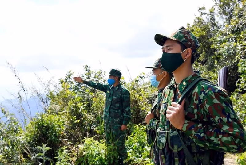 Những người lính quân hàm xanh ngày đêm gìn giữ an ninh vùng biên.