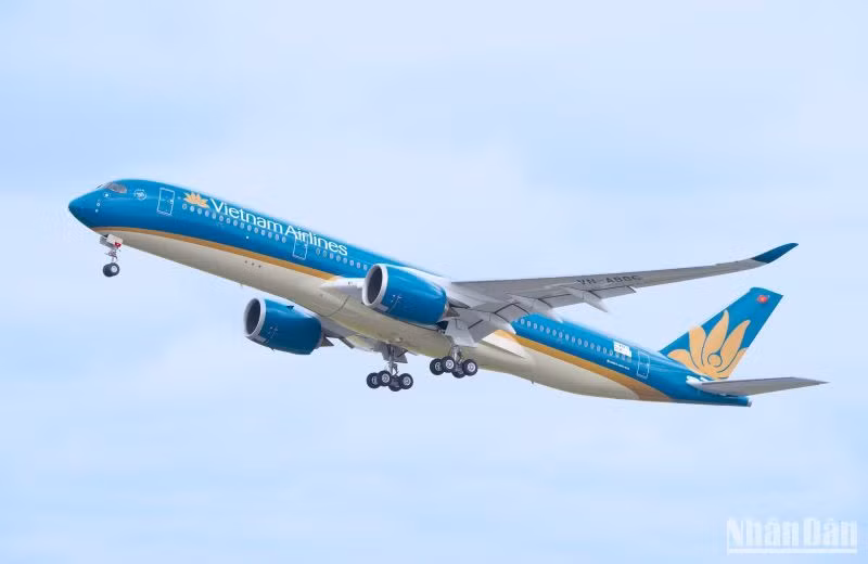 Vietnam Airlines thay đổi hành trình và lùi giờ nhiều chuyến bay tránh bão Doksuri.