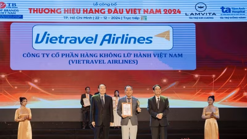 Vinh danh Vietravel Airlines ở hạng mục là “Top 10 Thương hiệu hàng đầu Việt Nam 2024”.
