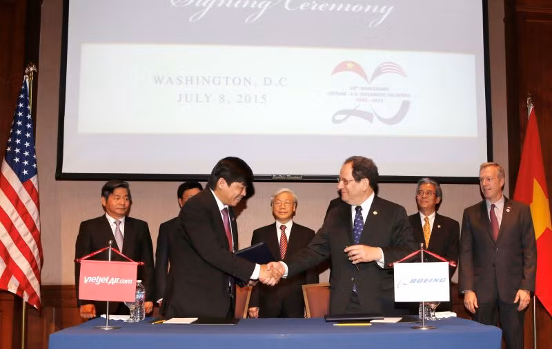 Lãnh đạo Vietjet và Boeing ký biên bản hợp tác đầu tiên trước sự chứng kiến của Tổng Bí thư Nguyễn Phú Trọng trong chuyến thăm chính thức đến Hoa Kỳ năm 2015.