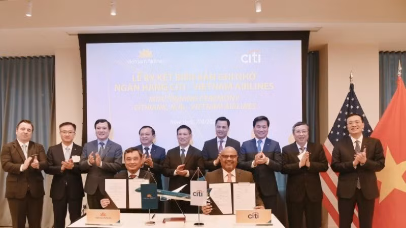 Việc thiết lập quan hệ hợp tác với các tổ chức tài chính hàng đầu thế giới, trong đó định chế tài chính Hoa Kỳ được đánh giá có vai trò rất quan trọng trong chiến lược phát triển dài hạn của Vietnam Airlines.