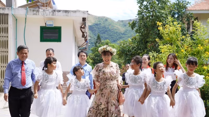 Doanh nhân Phương Thảo luôn song hành cùng các hoạt động thiện nguyện và các dự án vì cộng đồng.