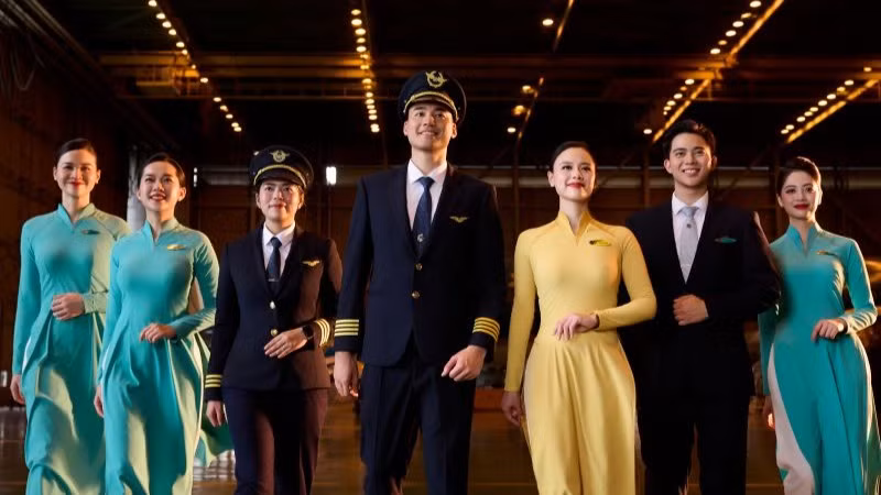 Đội ngũ phi công và tiếp viên được đào tạo bài bản, góp phần tạo nên những hành trình vạn dặm đáng nhớ dành cho khách hàng.