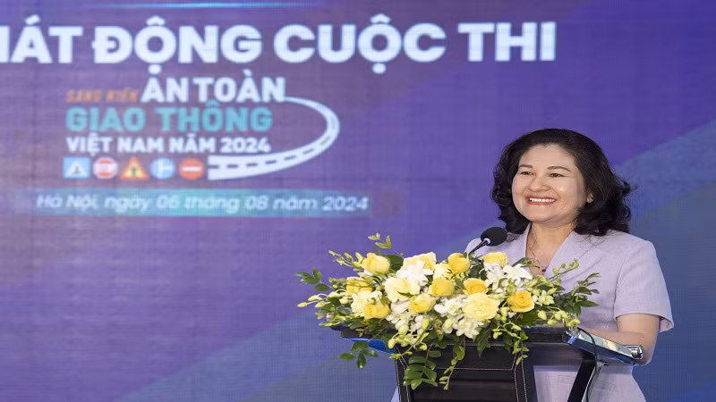 Thứ trưởng Lao động-Thương binh và Xã hội Nguyễn Thị Hà phát biểu ý kiến.