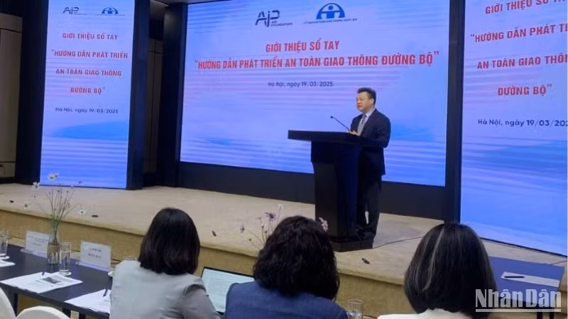 Ông Lê Kim Thành, Phó Chủ tịch chuyên trách Ủy ban An toàn giao thông quốc gia phát biểu.