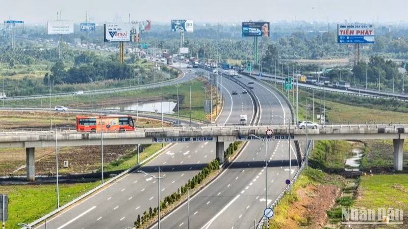 Hiện nay, lưu lượng phương tiện trên tuyến cao tốc Thành phố Hồ Chí Minh-Trung Lương-Mỹ Thuận rất lớn, vượt quá năng lực phục vụ của tuyến đường, dẫn đến thường xuyên xảy ra ùn tắc và tiềm ẩn nhiều nguy cơ tai nạn, mất an toàn giao thông.