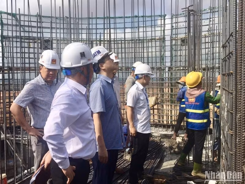 Lãnh đạo Tổng Công ty VATM thị sát công trường thi công 2 dự án trọng điểm phía nam đang triển khai.