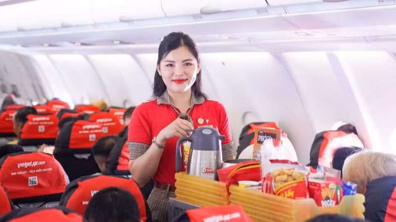 Vietjet mang tới cơ hội bay với chi phí tiết kiệm, linh hoạt, cung cấp đa dạng dịch vụ, đáp ứng mọi nhu cầu tiêu dùng của khách hàng.