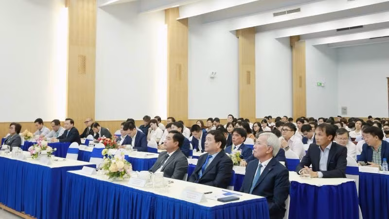 Lớp khai giảng đầu tiên có 40 học viên là cán bộ, nhân viên Tập đoàn Đèo Cả và đối tác đã tốt nghiệp các chuyên ngành.