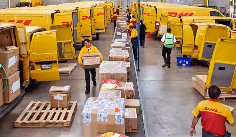Alibaba.com đã hợp tác với các công ty giao hàng nhanh quốc tế như UPS và DHL, với mục tiêu hỗ trợ xuất khẩu hàng hóa Việt Nam đến hơn 200 quốc gia và vùng lãnh thổ.