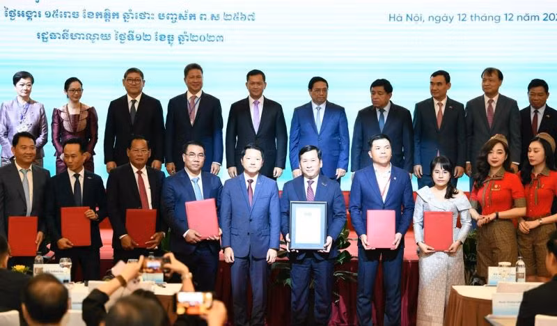 Sự kiện diễn ra trước sự chứng kiến của Thủ tướng Phạm Minh Chính và Thủ tướng Campuchia Hun Manet; lãnh đạo các bộ, ngành, doanh nghiệp hai nước.