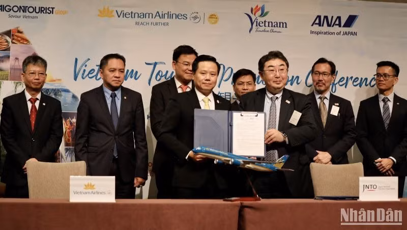 Vietnam Airlines và Cơ quan xúc tiến du lịch Nhật Bản (JNTO) ký hợp tác nhằm thúc đẩy du lịch giữa hai nước.