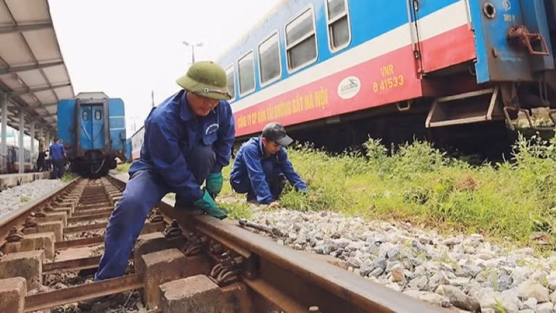 Bộ Giao thông vận tải tổ chức đặt hàng toàn bộ đối với việc quản lý, bảo trì kết cấu hạ tầng đường sắt quốc gia với Tổng Công ty Đường sắt Việt Nam.