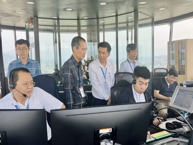 Công ty Quản lý bay miền bắc đã bố trí tăng cường kiểm soát viên không lưu có trình độ chuyên môn cao, dày dạn kinh nghiệm cho Đài Kiểm soát không lưu Điện Biên.