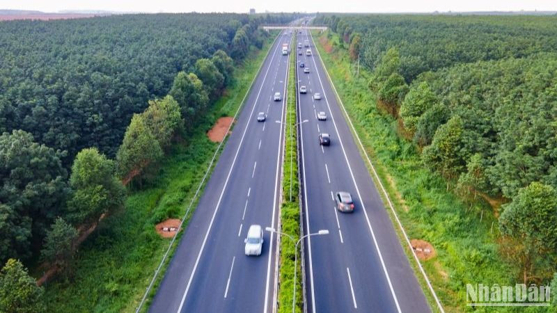 Bộ Xây dựng phấn đấu hoàn thành gần 1.200km đường cao tốc trong năm nay. 