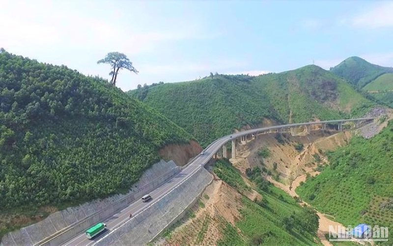 Ban Quản lý dự án 2 đang rốt ráo hoàn thiện báo cáo nghiên cứu khả thi dự án đường cao tốc Chợ Mới-Bắc Kạn, trình Bộ Giao thông vận tải trước ngày 15/4 tới, phấn đấu phê duyệt dự án cuối tháng 4 này.