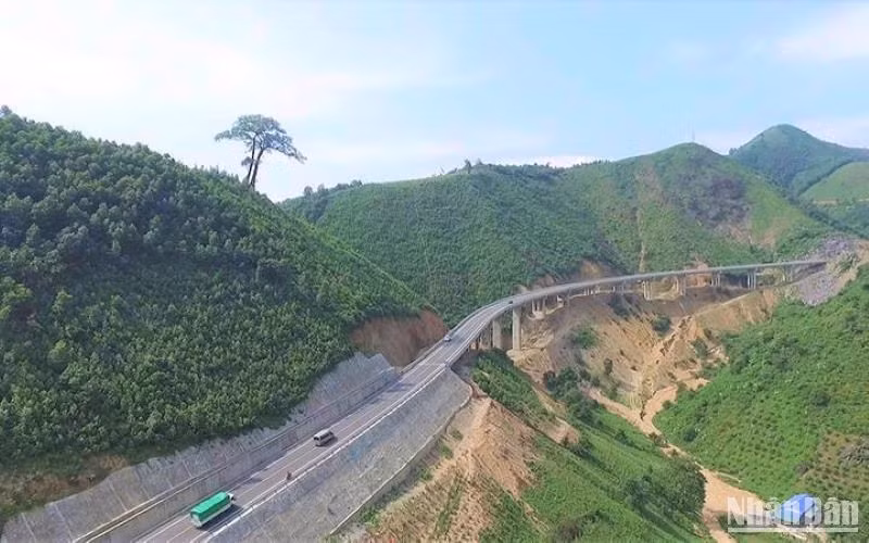 Ban Quản lý dự án 2 đang rốt ráo hoàn thiện báo cáo nghiên cứu khả thi dự án đường cao tốc Chợ Mới-Bắc Kạn, trình Bộ Giao thông vận tải trước ngày 15/4 tới, phấn đấu phê duyệt dự án cuối tháng 4 này.