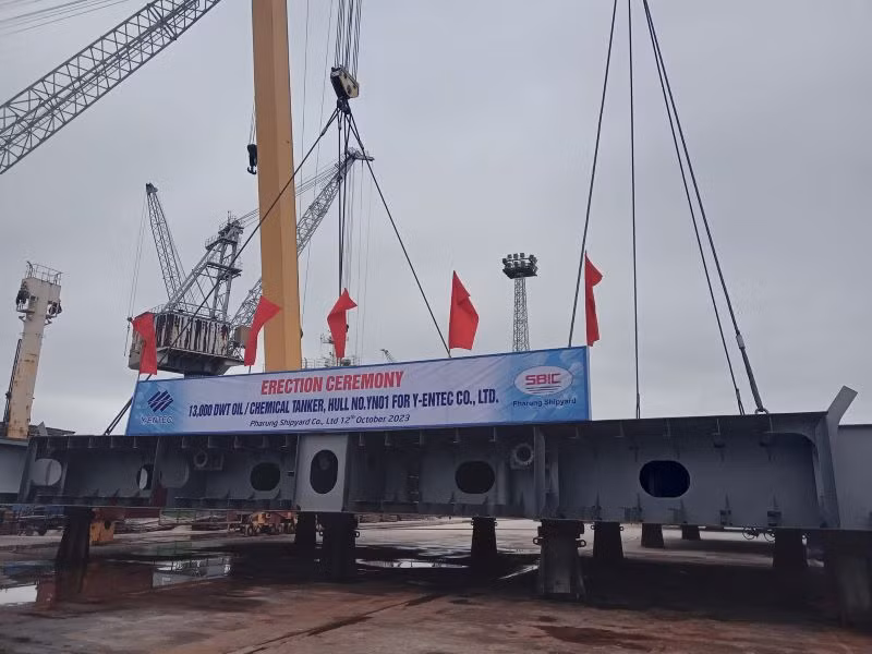 Cuối năm 2022, Công ty Đóng tàu Phà Rừng đã ký hợp đồng đóng mới lô tàu 3 chiếc chở dầu/hóa chất trọng tải 13 nghìn tấn xuất khẩu cho Công ty Y-Entec (Hàn Quốc).