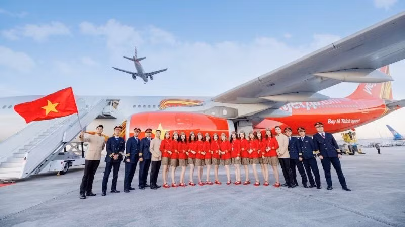 Vietjet hiện có đội ngũ nhân sự đa văn hóa với hơn 6.000 nhân viên đến từ hơn 50 quốc gia và vùng lãnh thổ. Vietjet hiện có đội ngũ nhân sự đa văn hóa với hơn 6.000 nhân viên đến từ hơn 50 quốc gia và vùng lãnh thổ.