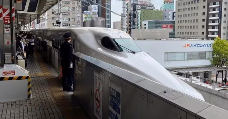 Tàu cao tốc Shinkanshen Nhật Bản.