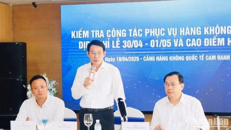 Ông Đinh Văn Thiệu phát biểu ý kiến tại hội nghị.