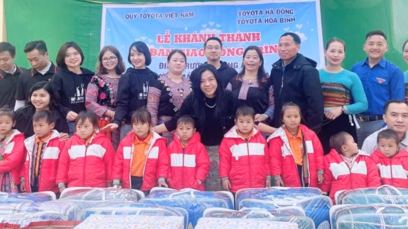 Quỹ Toyota Việt Nam (TVF) đã tiến hành bàn giao điểm Trường mầm non Hang Kia, huyện Mai Châu, tỉnh Hòa Bình.