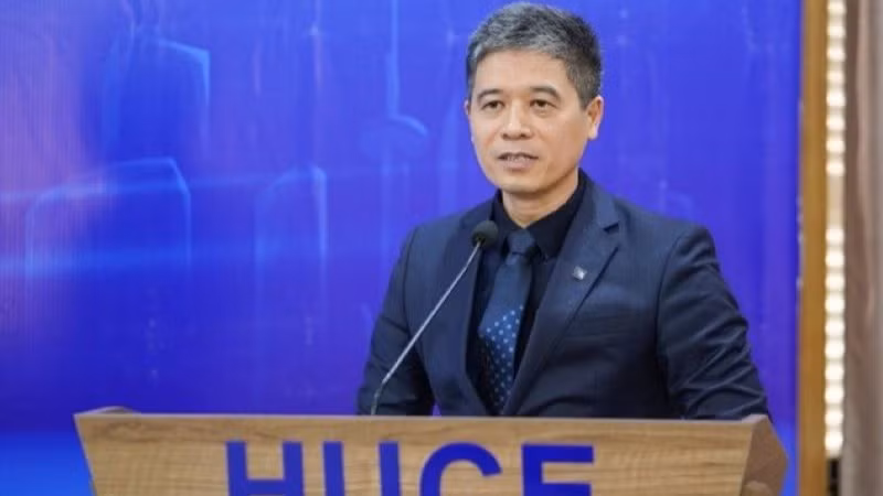 Phó Giáo sư, Tiến sĩ Hoàng Tùng, Hiệu trưởng Trường đại học Xây dựng Hà Nội.