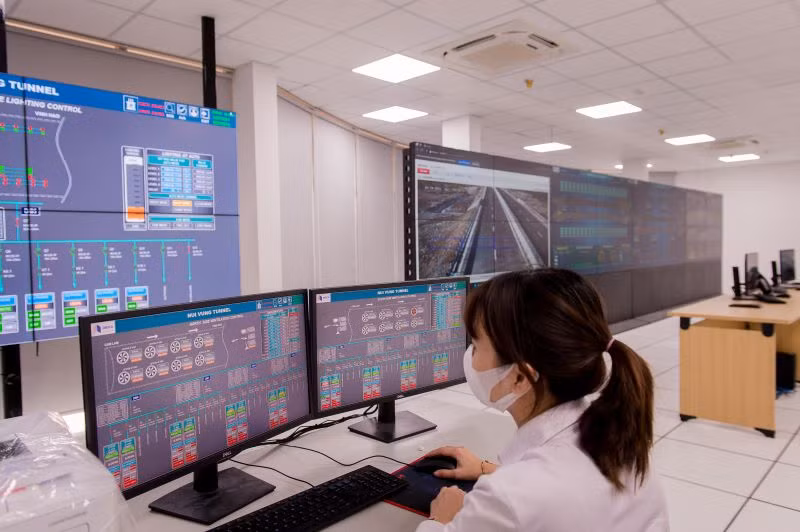 Hình ảnh phương tiện lưu thông sẽ được thu thập, tổng hợp thông qua camera lắp đặt dọc tuyến và được truyền theo thời gian thực về Trung tâm điều hành thông minh.