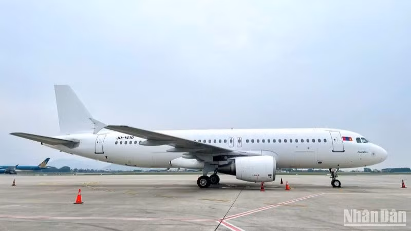 Trưa 5/11, máy bay thân hẹp A320 mang số hiệu JU-1410 đã hạ cánh tại sân bay quốc tế Nội Bài, trở thành tàu bay mới nhất gia nhập đội bay Bamboo Airways trước thềm cao điểm cuối năm.
