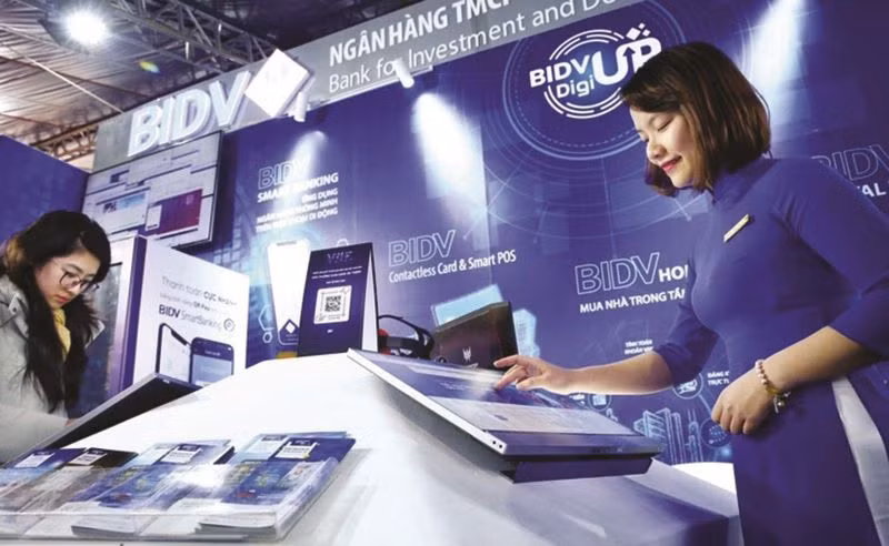 Các ngân hàng ở Việt Nam đang trong giai đoạn chuyển đổi số và nâng cấp cơ sở hạ tầng truyền thống.