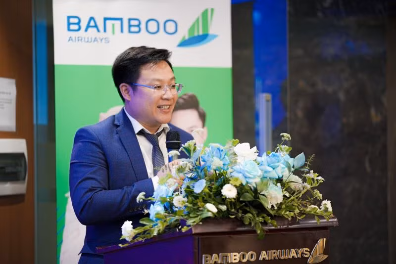 Ông Hoàng Tuấn Anh, đại diện thương hiệu nước tinh khiết Jovita phát biểu tại lễ ký.