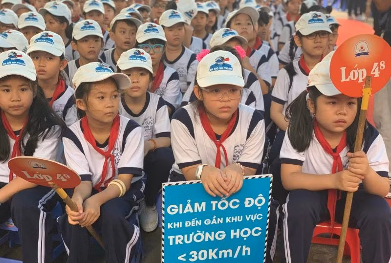 iRAP cùng với các đối tác như Quỹ AIP (Quỹ Phòng chống thương vong châu Á), Anditi và Đại học Zagreb (FPZ, FER),… sẽ cung cấp đánh giá Xếp hạng Sao trên toàn quốc về cơ sở hạ tầng đường bộ chung quanh trường học ở Việt Nam và hỗ trợ nâng cấp tại các trường có nguy cơ cao nhất.