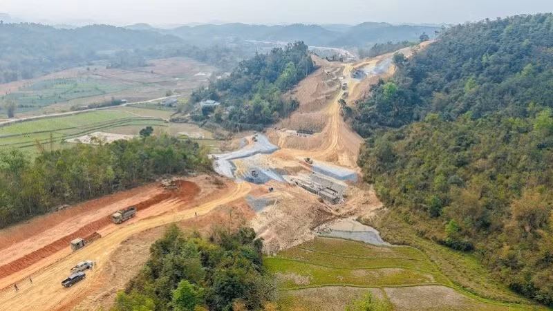 Các địa phương khẳng định quyết tâm bàn giao toàn bộ mặt bằng dự án trong tháng 4/2025 để nhà thầu tranh thủ thời tiết nắng ráo, tập trung thi công cơ bản trước khi mùa mưa tới.