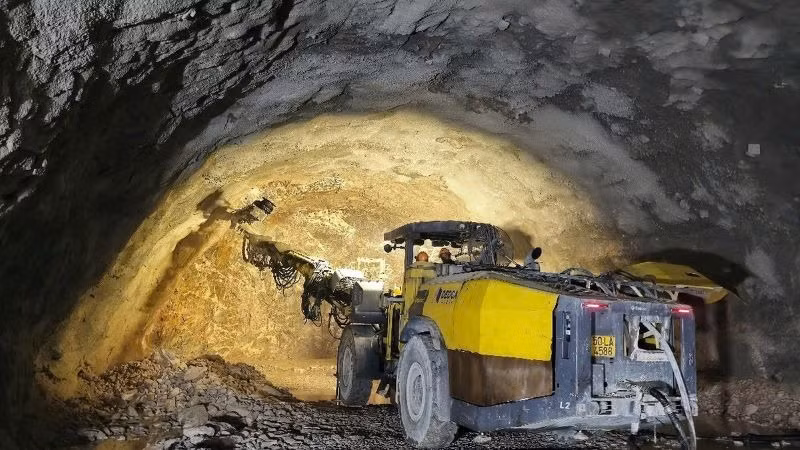 Nhà thầu triển khai đào hầm xuyên núi tại dự án đường cao tốc Đồng Đăng-Trà Lĩnh.