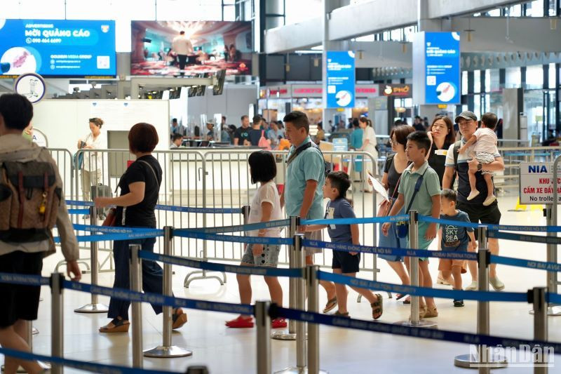 Lượng hành khách qua Cảng Hàng không quốc tế Nội Bài ngày 4/9 ghi nhận tăng nhẹ so với hôm trước.