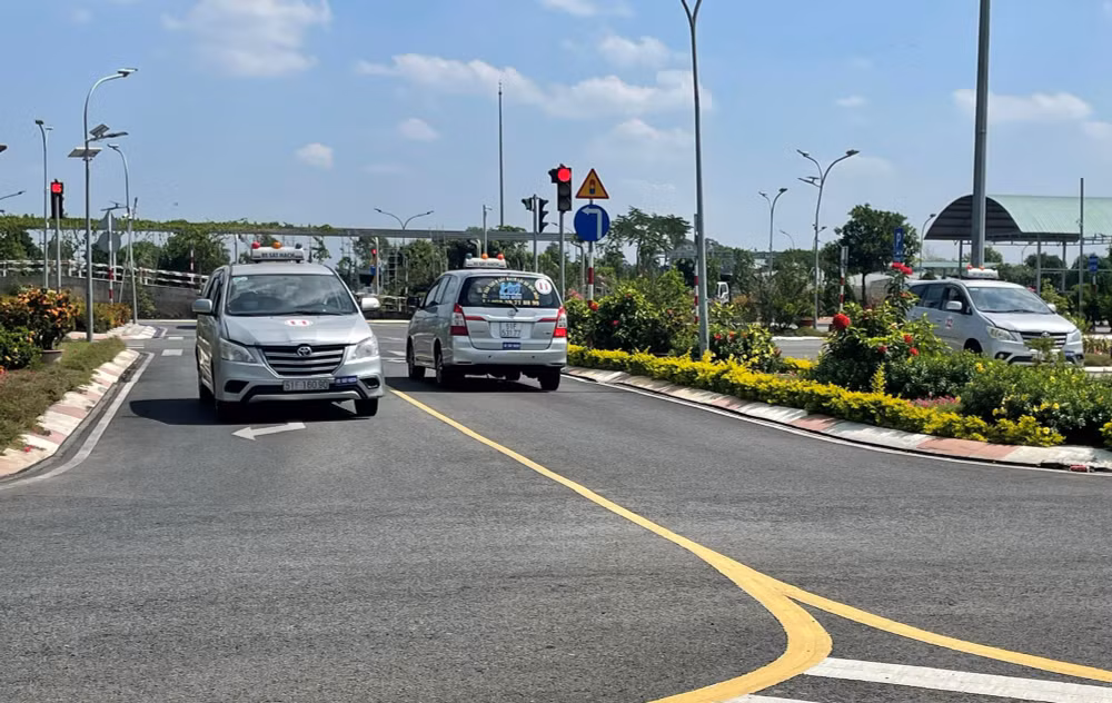 Một cơ sở đào tạo lái xe ô-tô bằng B1-B2.