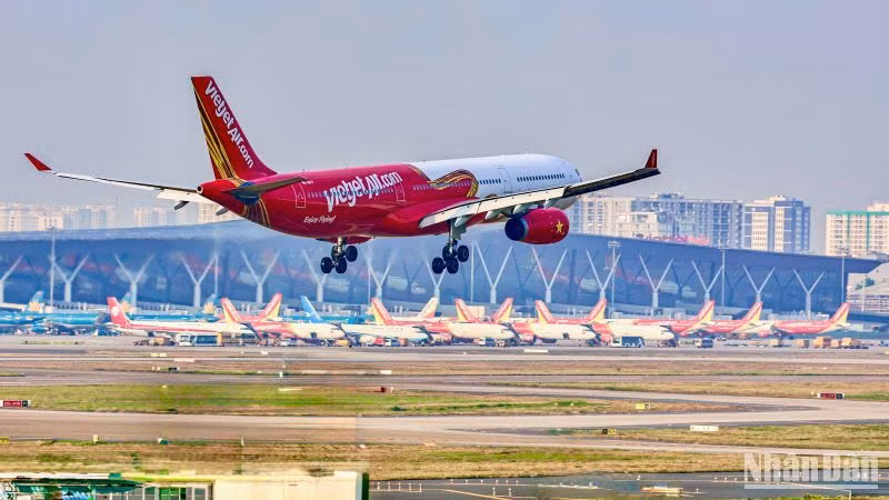 Hãng hàng không Vietjet mở bán ưu đãi hàng trăm nghìn vé bay giảm đến 50% mức giá, áp dụng cho tất cả các đường bay nội địa và quốc tế.