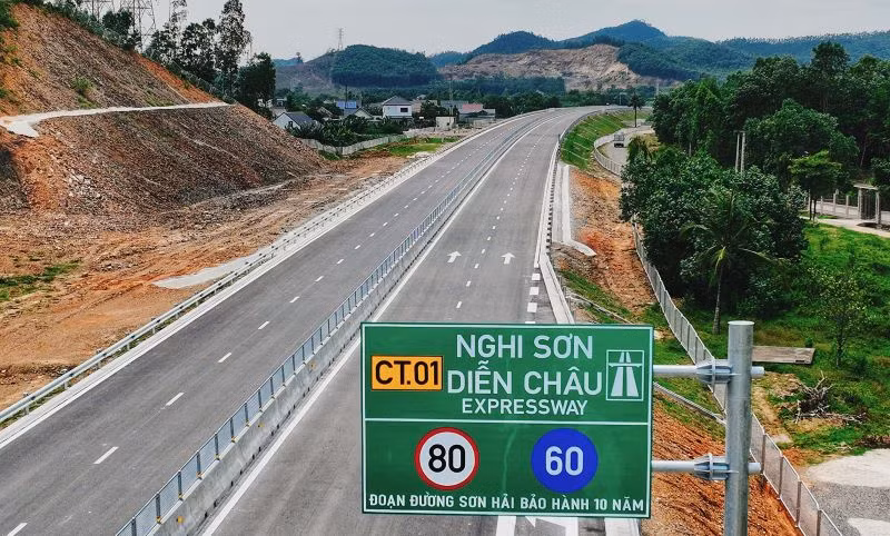 Một đoạn tuyến cao tốc Nghi Sơn-Diễn Châu.